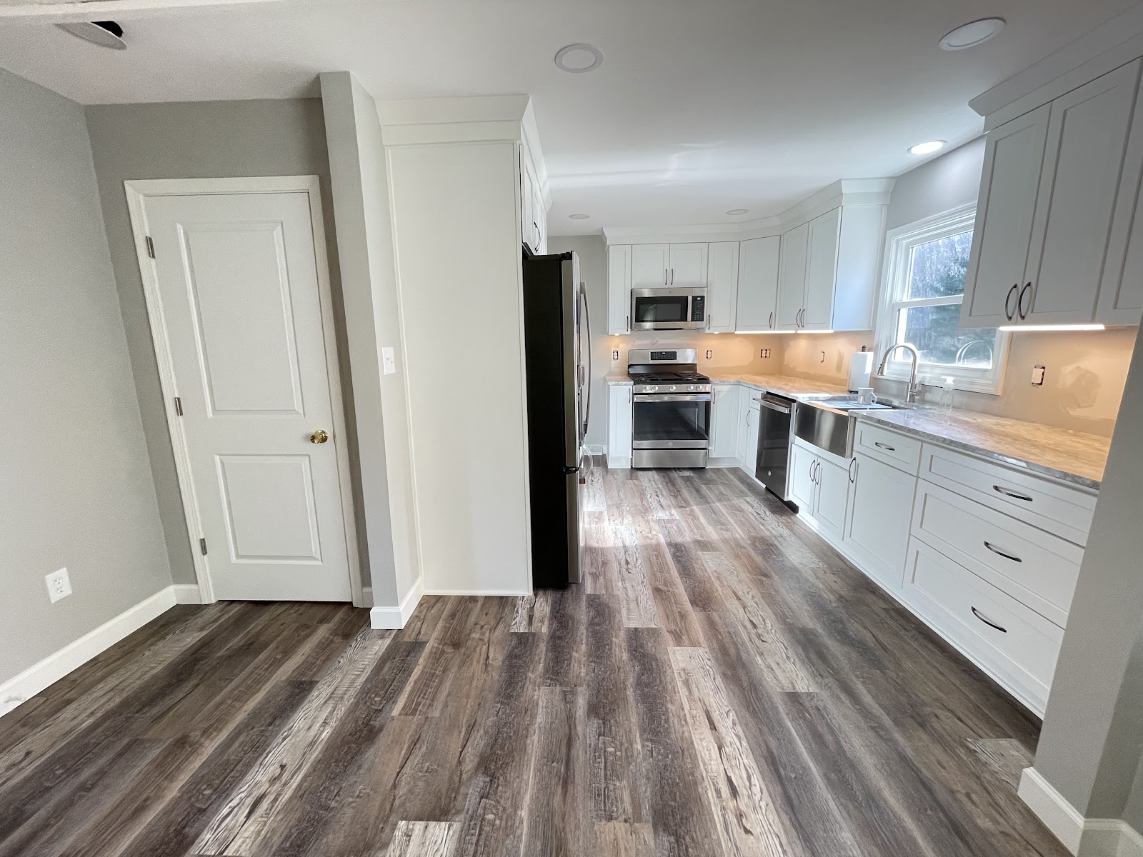 Kitchen remodel with shaker cabinetry, quartz countertops, and new flooring in Cuyahoga County