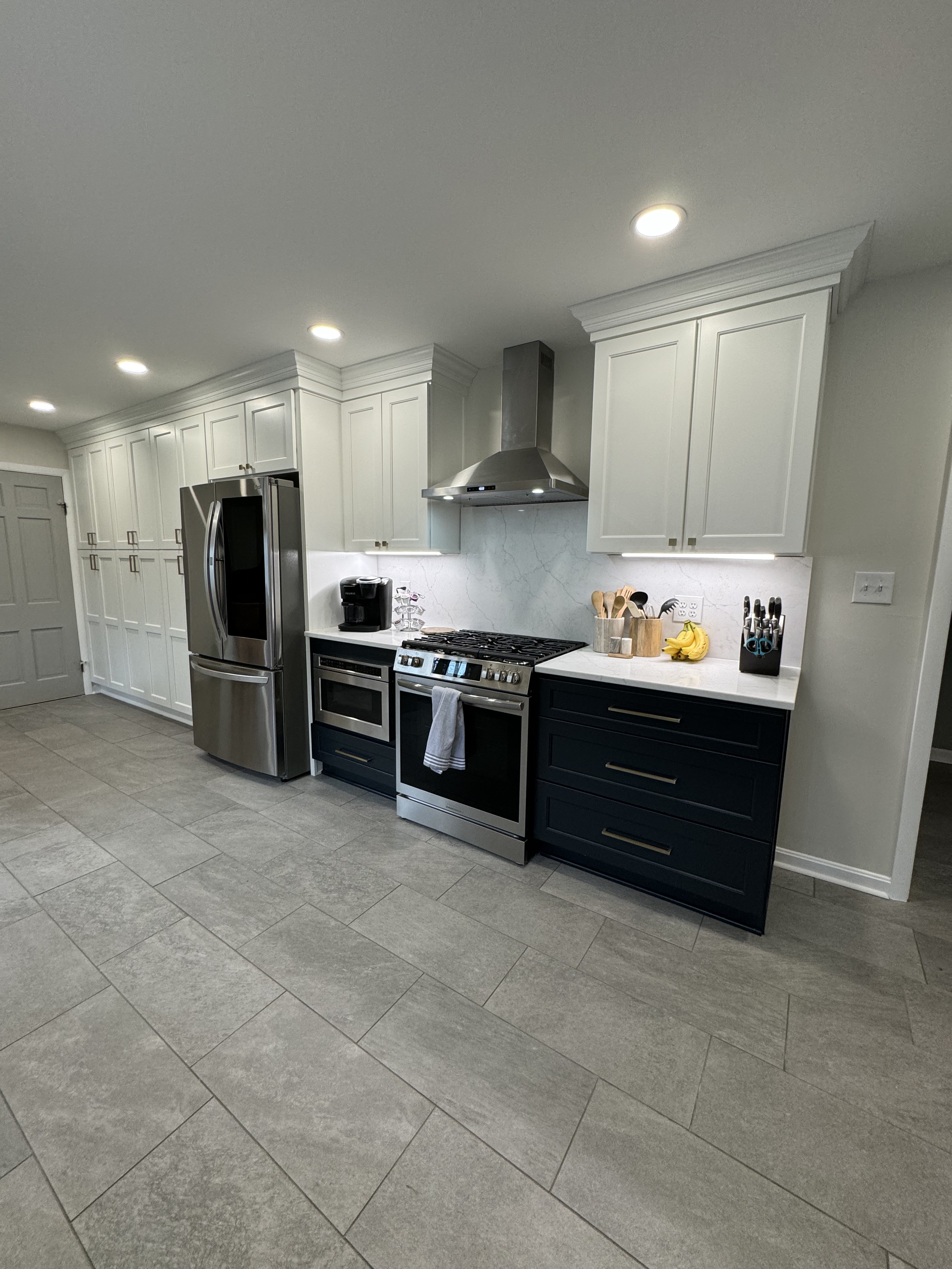 Kitchen remodel with premium cabinetry, quartz countertops, and hardwood floors in Lake County Ohio